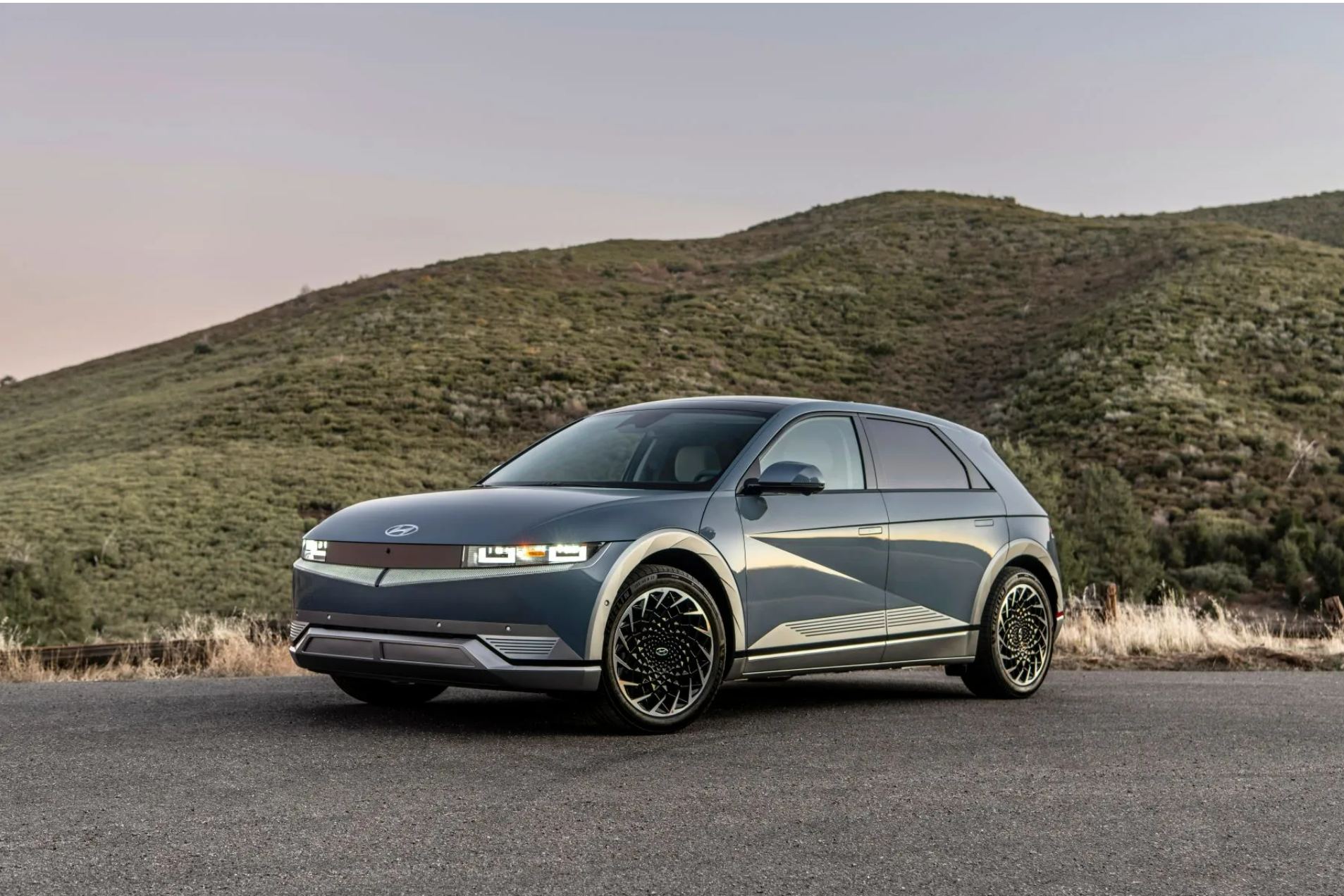 4 Reasons to Buy a 2022 Hyundai Ioniq 5, Not a Kia EV6